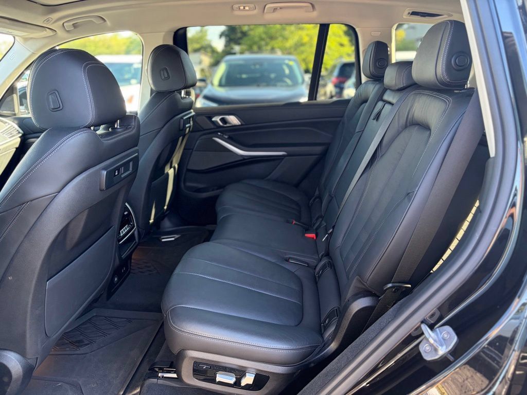 Used 2020 BMW X7 xDrive40i w/ Premium Package AWD/4WD image 15