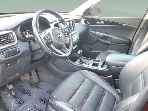Certified 2017 Kia Sorento FWD image 16