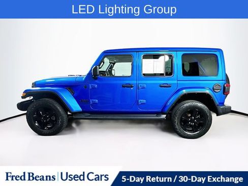 Used 2022 Jeep Wrangler Unlimited Sahara AWD/4WD image 5