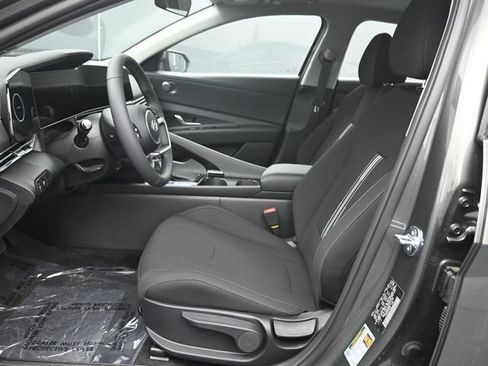 Used 2025 Hyundai Elantra SEL FWD image 12