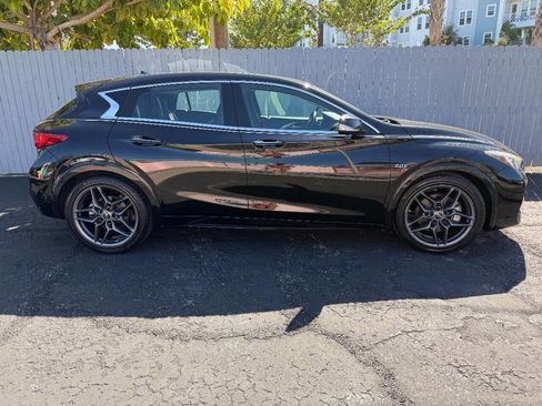 Used 2017 INFINITI QX30 Sport w/ Cargo Package image 2