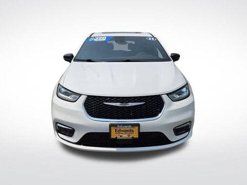 Used 2025 Chrysler Pacifica Select AWD/4WD image 9