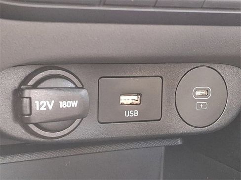 Certified 2025 Hyundai Elantra SE image 22