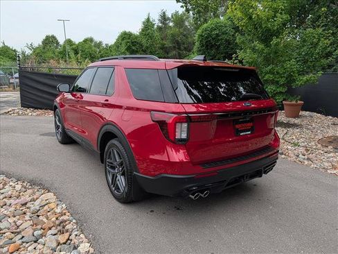 Used 2025 Ford Explorer ST AWD/4WD image 3