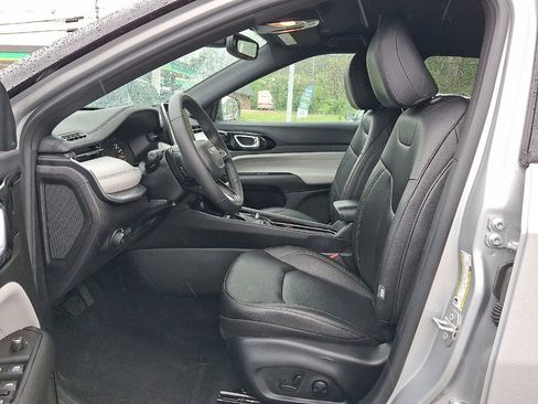 Certified 2025 Jeep Compass Limited AWD/4WD image 11