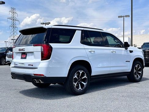 Certified 2025 GMC Yukon AT4 w/ AT4 Premium Package AWD/4WD image 9