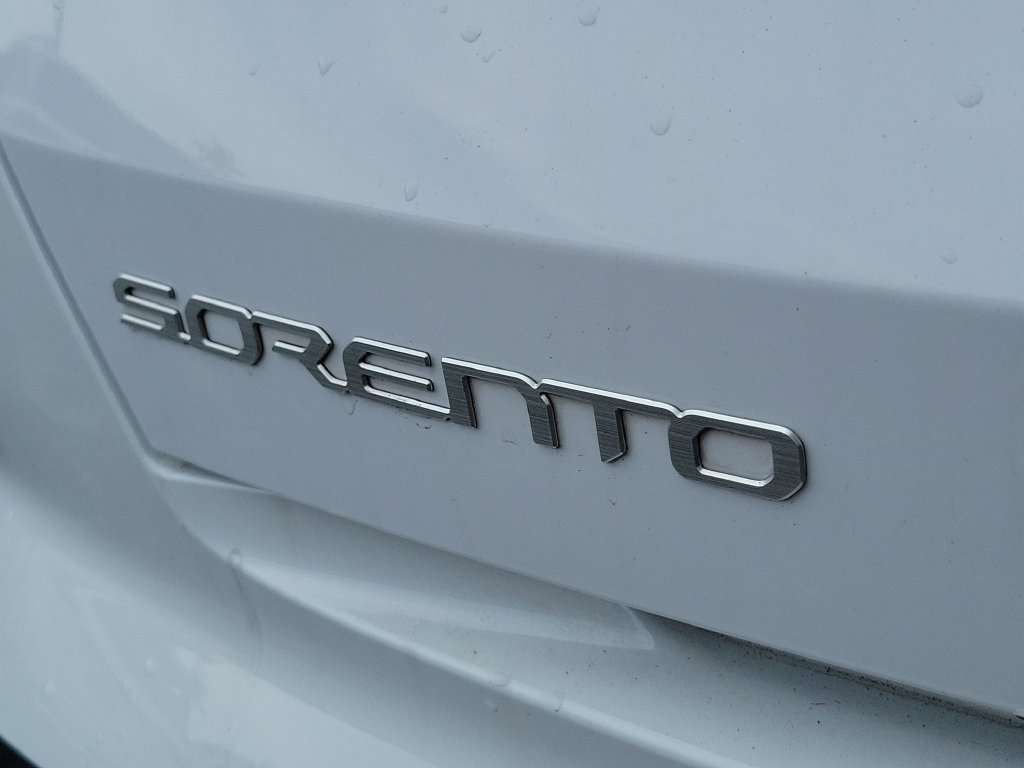 Used 2023 Kia Sorento S w/ Panoramic Sunroof Package FWD image 9