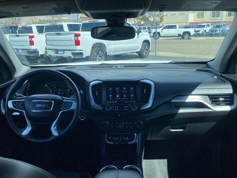 Used 2024 GMC Terrain SLT image 4