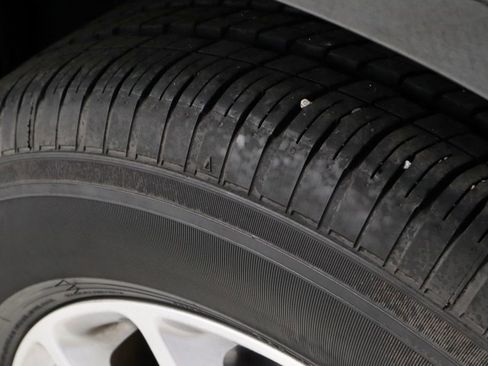 Used 2025 Chrysler Pacifica Select FWD image 19