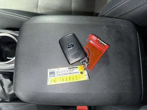 Certified 2023 Toyota Tacoma TRD Off-Road image 33