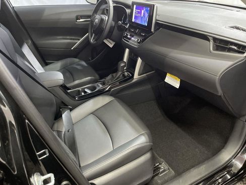 Used 2024 Toyota Corolla Cross XLE w/ Convenience Package AWD/4WD image 24