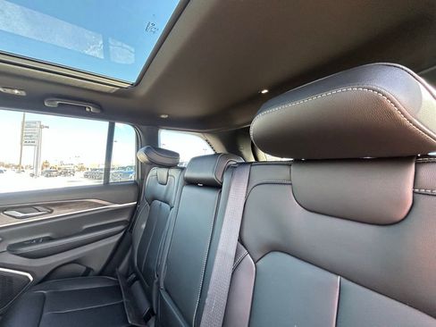 New 2026 Jeep Grand Cherokee Limited w/ Limited Altitude Package AWD/4WD image 23