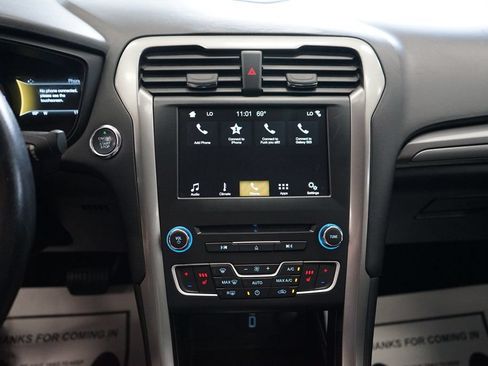 Used 2018 Ford Fusion SE w/ Fusion SE Technology Package FWD image 7