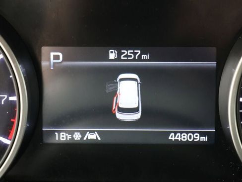 Used 2024 Kia Carnival LX image 17