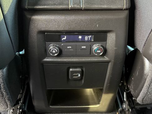 Used 2023 Chevrolet Traverse LT image 23