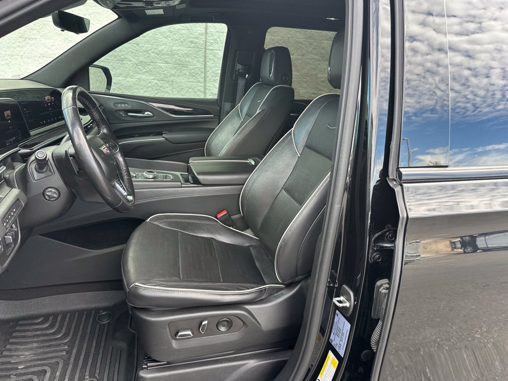 Used 2022 Cadillac Escalade ESV Sport AWD/4WD image 13