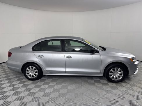 Used 2016 Volkswagen Jetta S image 4