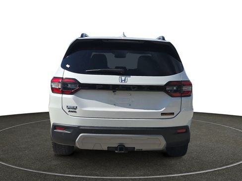 Used 2025 Honda Pilot TrailSport image 5