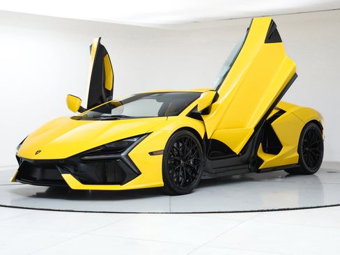 Used 2024 Lamborghini Revuelto AWD/4WD image 3