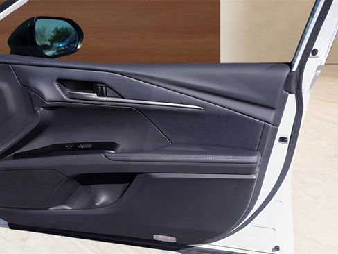 Used 2025 Toyota Camry XSE image 29