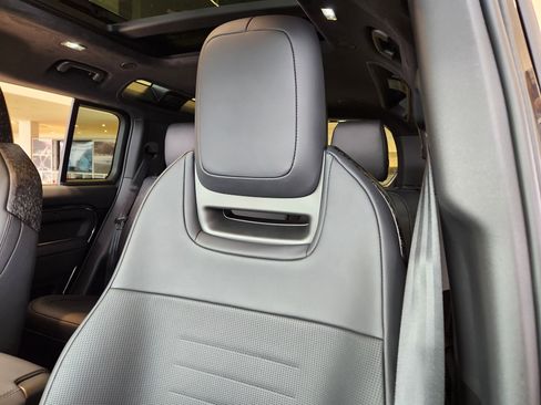 New 2025 Land Rover Defender 110 image 9