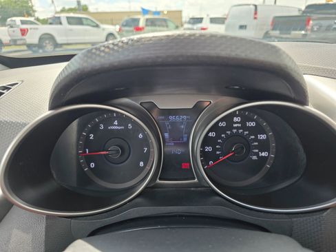 Used 2014 Hyundai Veloster w/ Technology Package 03 FWD image 16