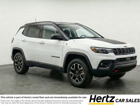 Used 2025 Jeep Compass Trailhawk AWD/4WD image 1