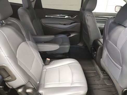 Used 2018 Buick Enclave Essence image 12