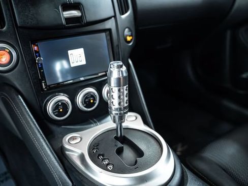 Used 2016 Nissan 370Z Coupe RWD image 23