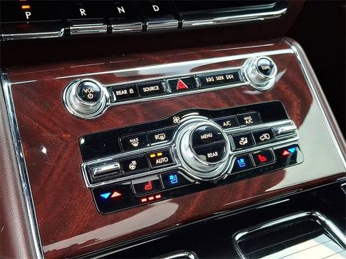 Used 2022 Lincoln Aviator Black Label w/ Class IV Trailer Tow Package image 16