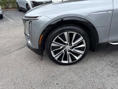 Used 2025 Cadillac Lyriq Luxury w/ LPO, Floor Liner Package AWD/4WD image 10