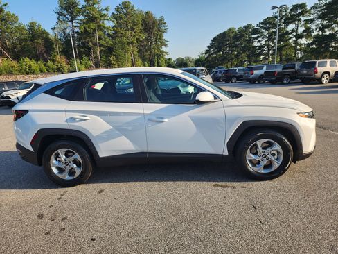 Used 2024 Hyundai Tucson SE FWD image 3