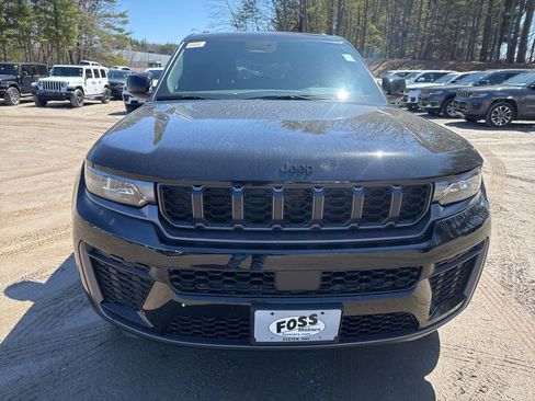 New 2026 Jeep Grand Cherokee Altitude AWD/4WD image 8