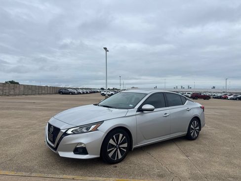 Certified 2022 Nissan Altima 2.5 SL FWD image 9