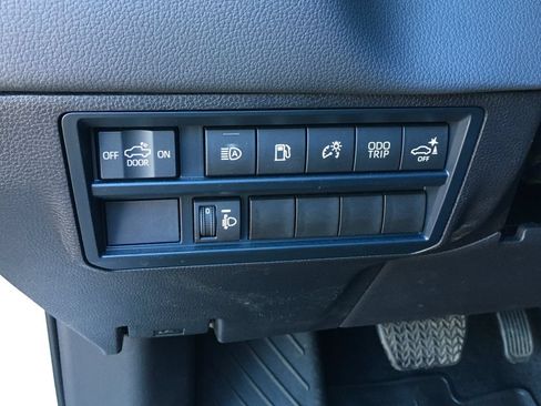 Used 2025 Toyota Tundra Limited AWD/4WD image 19