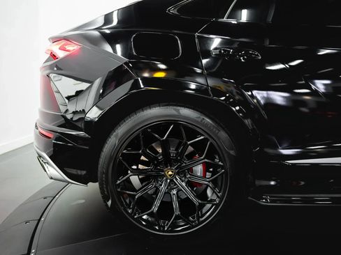 Used 2021 Lamborghini Urus image 10