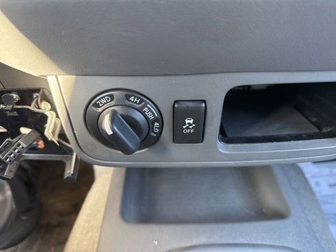 Used 2012 Nissan Frontier SV w/ SV Premium Utility Pkg image 15