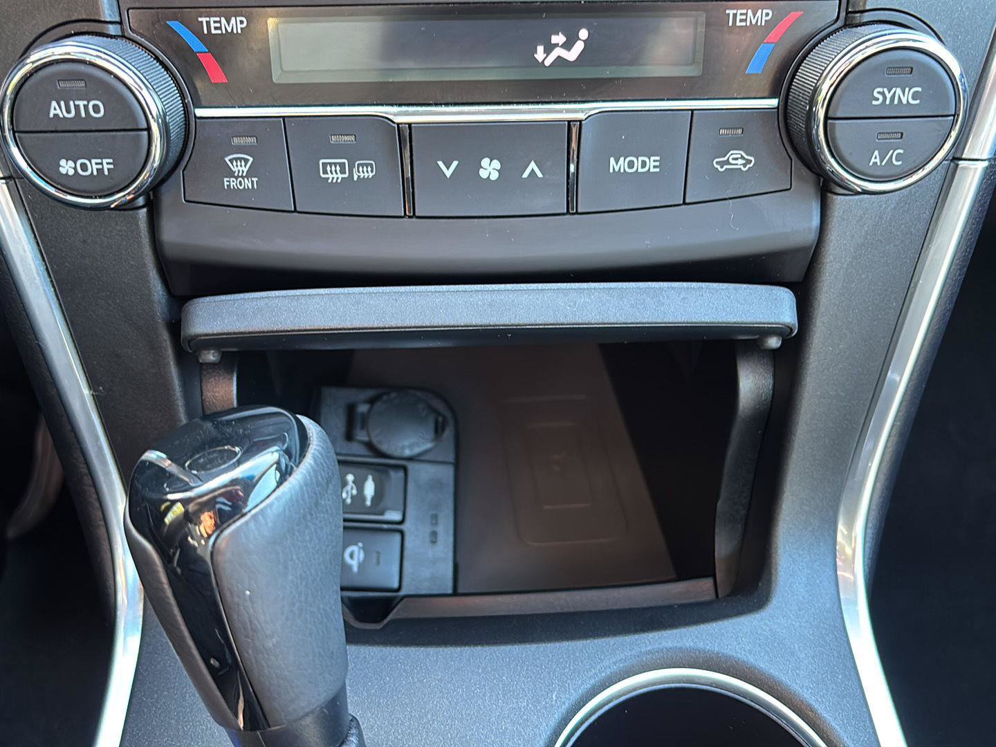 Used 2017 Toyota Camry XLE w/ Moonroof Package FWD image 31