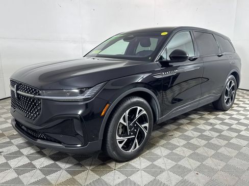 Used 2024 Lincoln Nautilus Premier w/ Jet Appearance Package AWD/4WD image 9