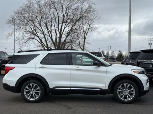Used 2023 Ford Explorer XLT w/ Equipment Group 202A image 38