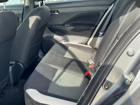 Used 2021 Nissan Versa SV image 6