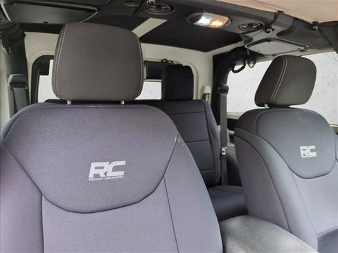 Used 2016 Jeep Wrangler Rubicon w/ Power Convenience Group AWD/4WD image 23
