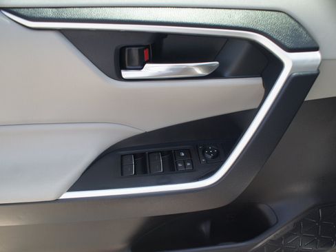 Used 2024 Toyota RAV4 XLE w/ Convenience Package FWD image 29