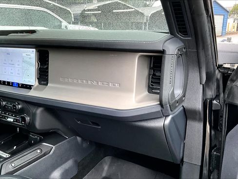 Used 2025 Ford Bronco Outer Banks image 19