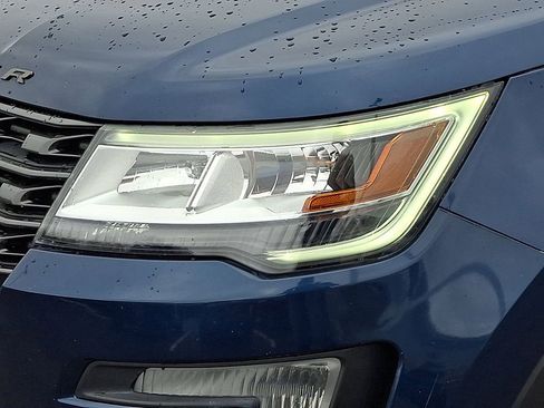 Certified 2017 Ford Explorer XLT w/ Equipment Group 202A image 9