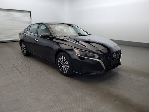 Used 2024 Nissan Altima 2.5 SV FWD image 13