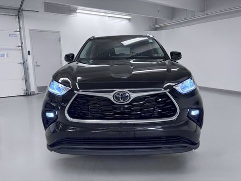 Used 2021 Toyota Highlander Limited AWD/4WD image 3