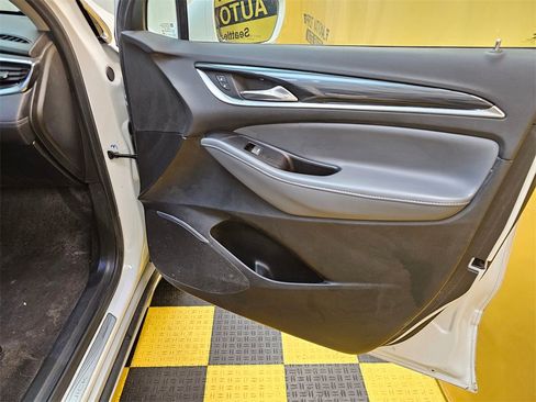 Used 2020 Buick Enclave Essence image 13