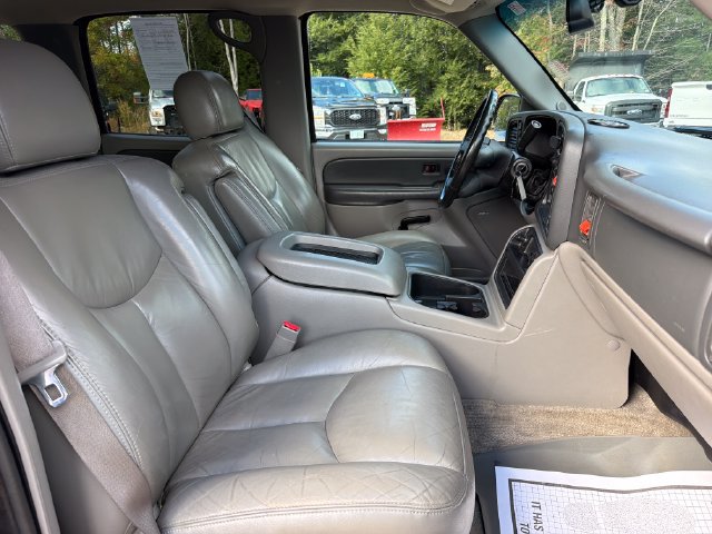 Used 2003 Chevrolet Suburban LT w/ LT Preferred Equipment Group AWD/4WD image 25