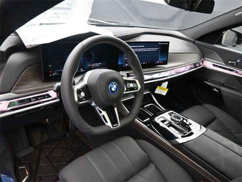 New 2026 BMW 750e xDrive w/ Premium Package image 19